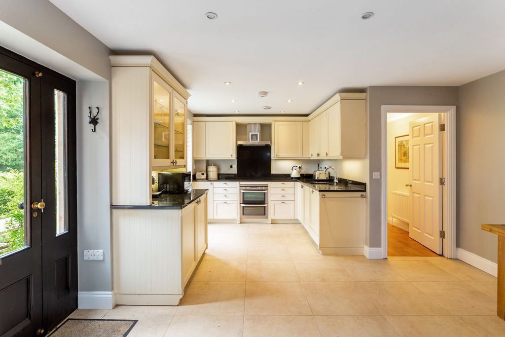 Property photo 2 of 18 Kitchen