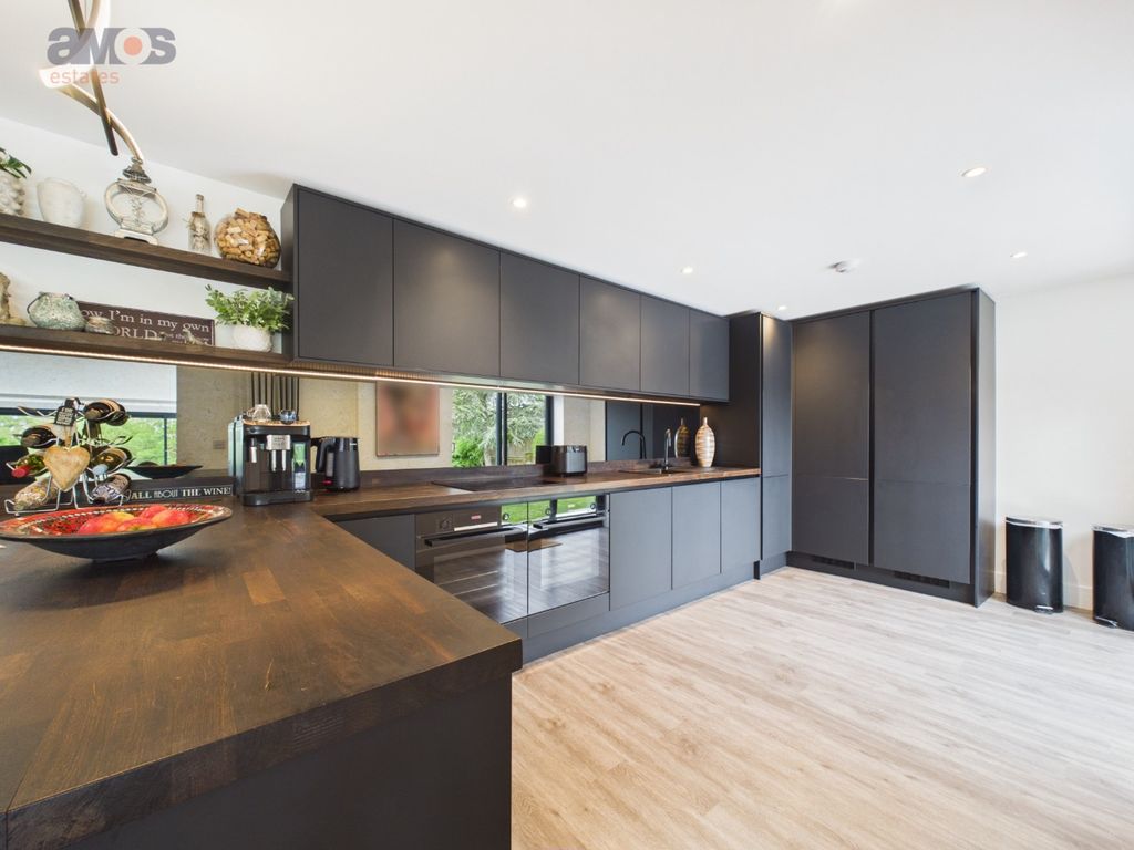Property photo 2 of 34 4942342