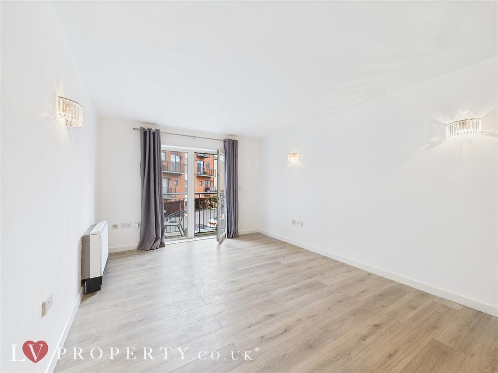 Property photo 3 of 12 Cam05016G0-Pr0065-Still008.Jpg