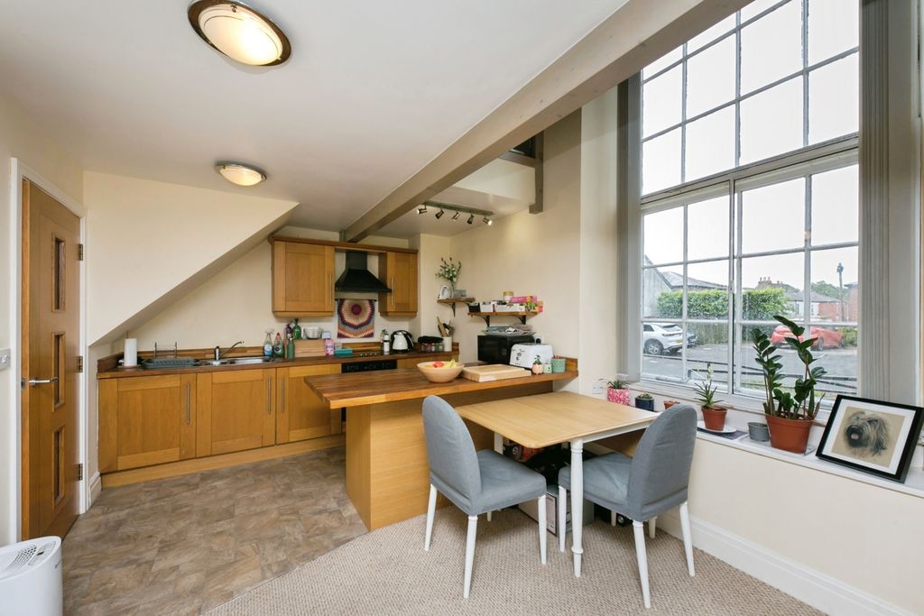 Property photo 3 of 20 Pbox-Img.Jpg