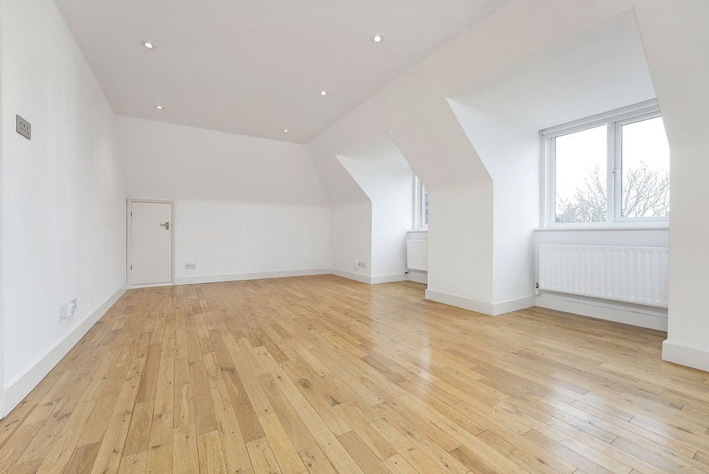 Property photo 3 of 16 Picture No. 02