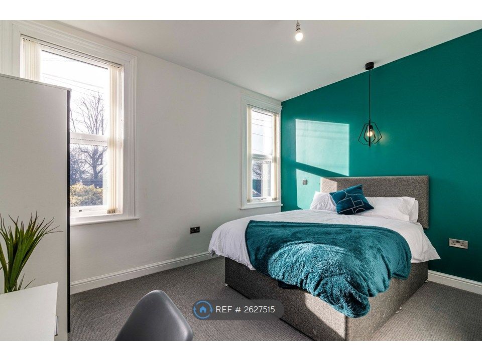 Property photo 1 of 32