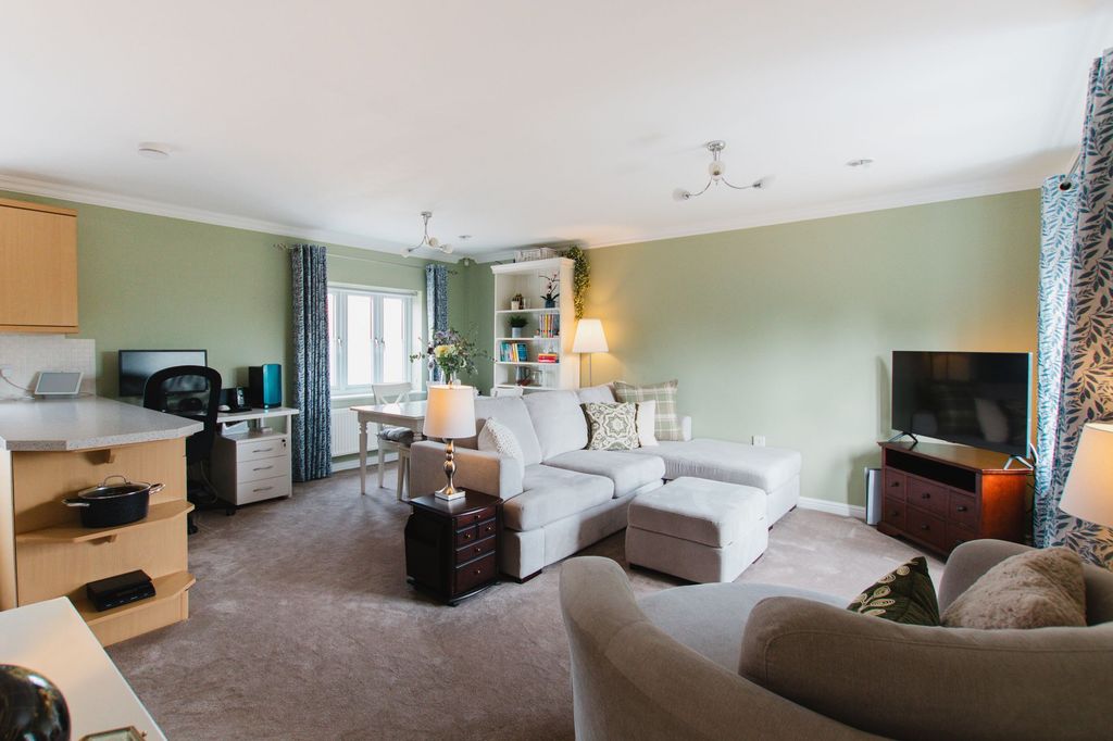 Property photo 2 of 18