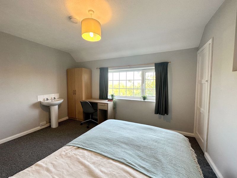 Property photo 2 of 10 Bedroom