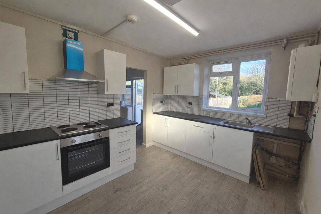 Property photo 3 of 16 Modern Kitchen With Stainless Steel Features.Png