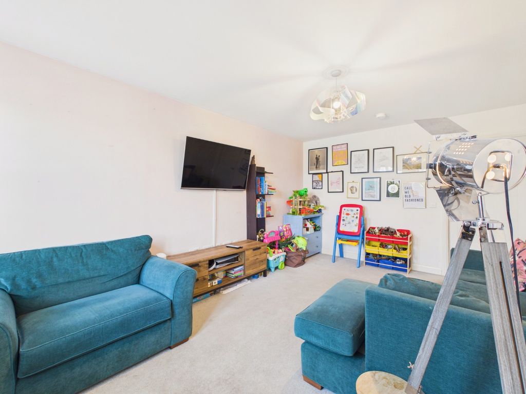 Property photo 3 of 18 5190626