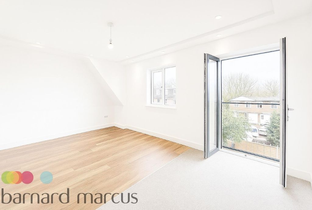 Property photo 2 of 7 Living Room