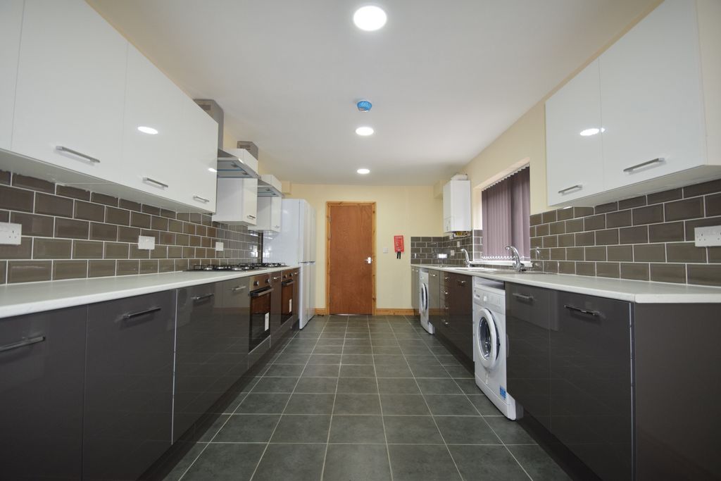 Property photo 2 of 16 Photo 2