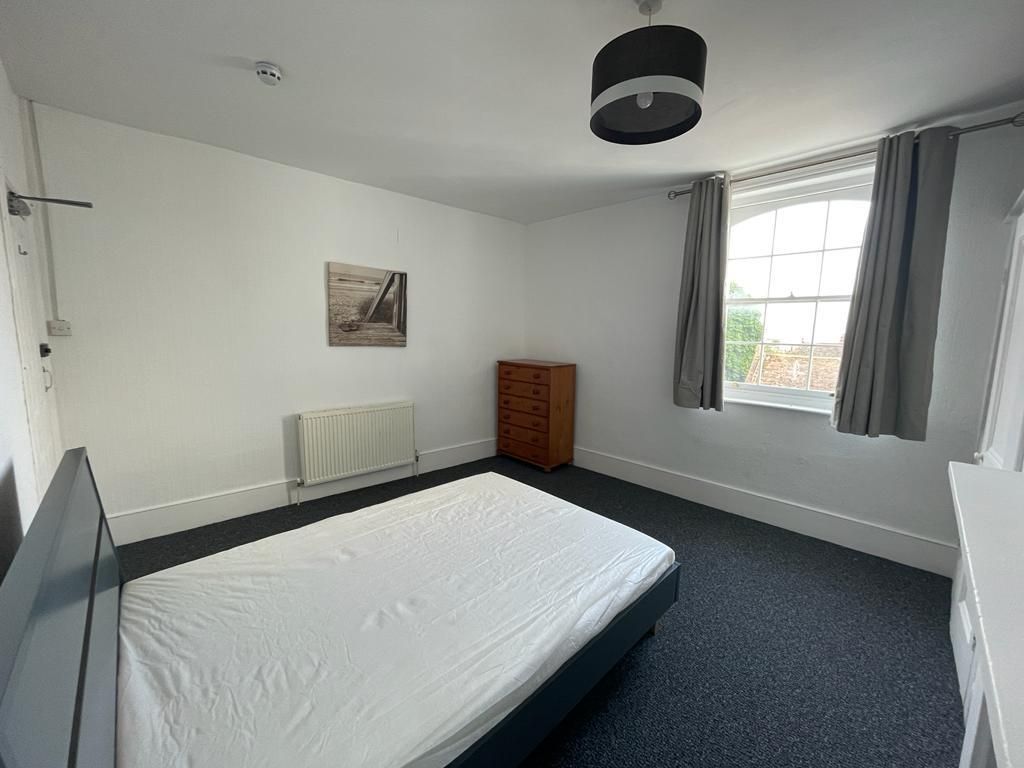 Property photo 3 of 7 Room 2 73B.Jpg