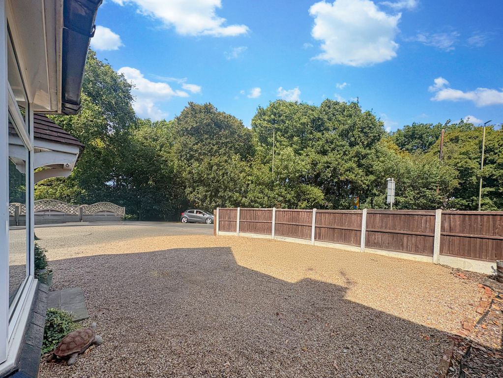 Property photo 2 of 27