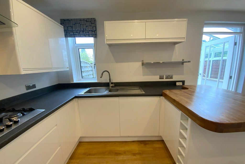 Property photo 2 of 28 Kitchen 