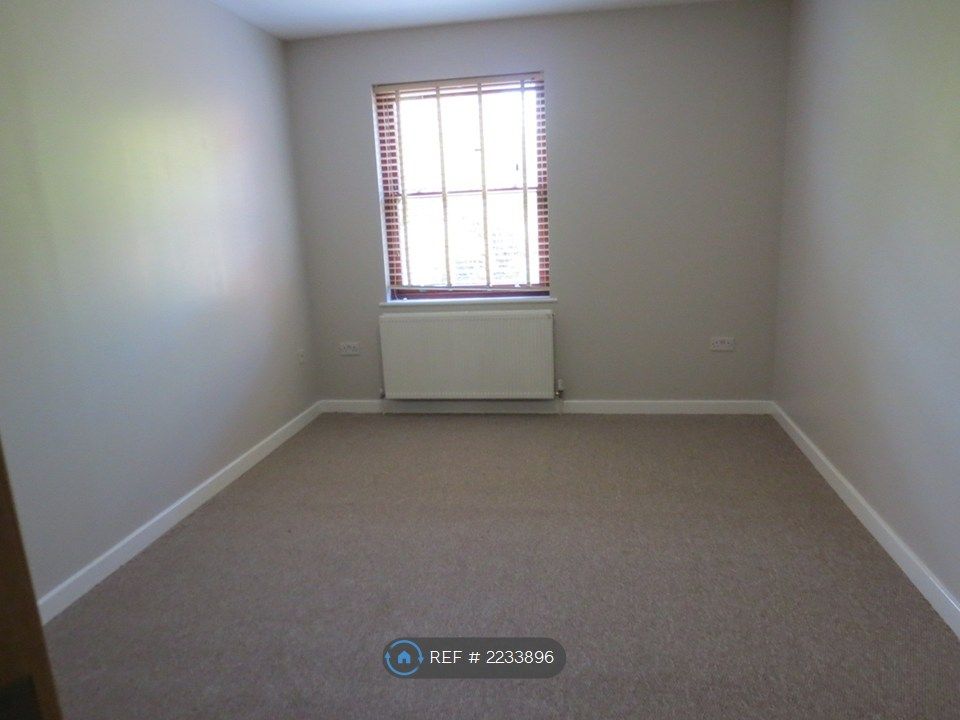 Property photo 2 of 11 Bedroom1