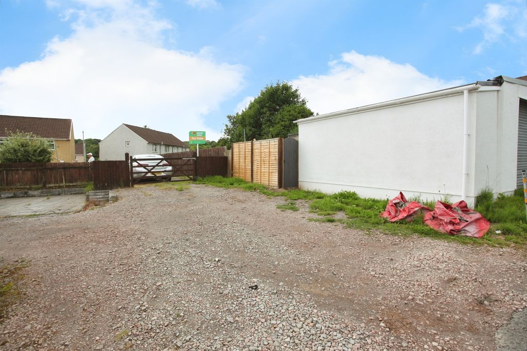 Property photo 2 of 20