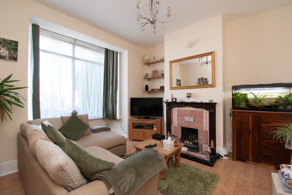 Property photo 2 of 20 Living Room