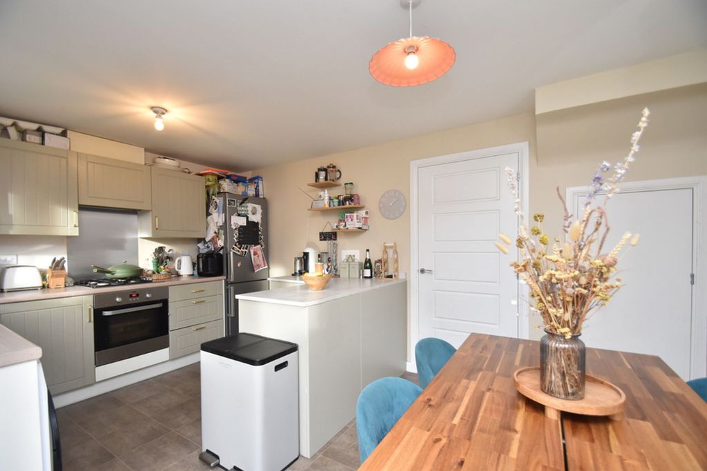 Property photo 3 of 25