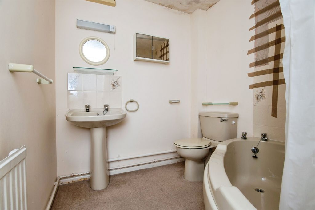 Property photo 3 of 17