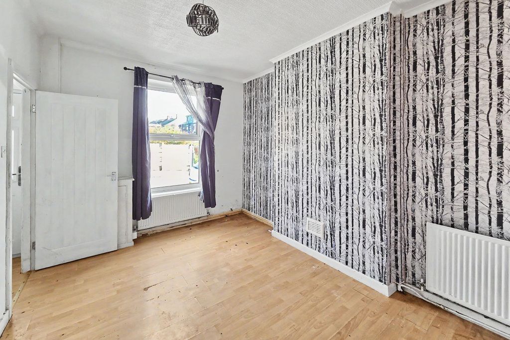 Property photo 3 of 20 12 Mayall Street East, Oldham, Ol4 3En