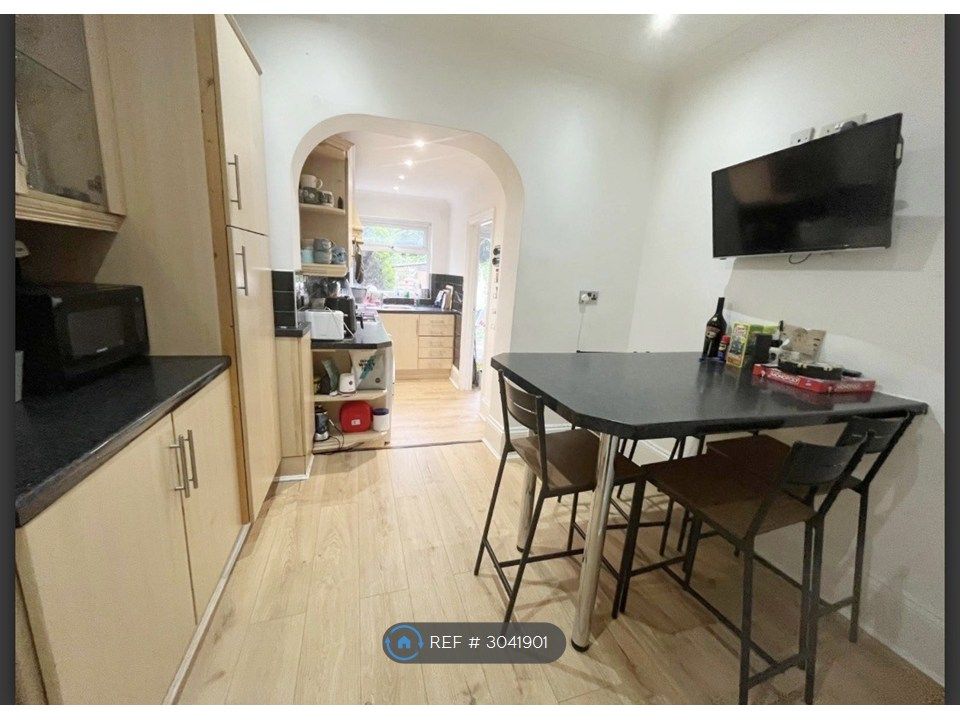 Property photo 1 of 6 Kitchen