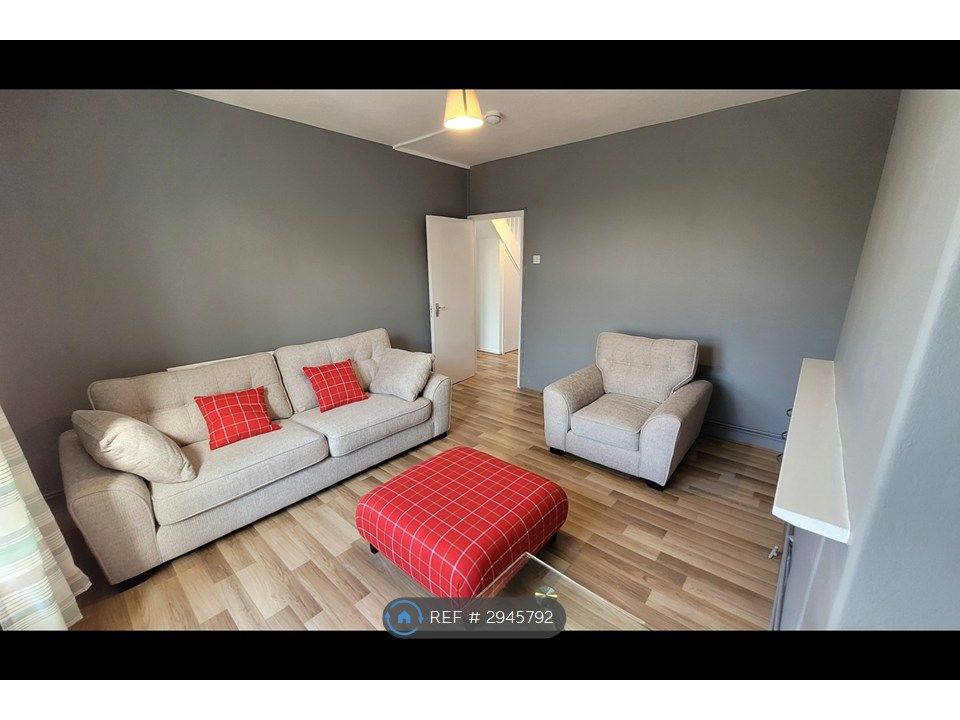 Property photo 1 of 11 Living Room
