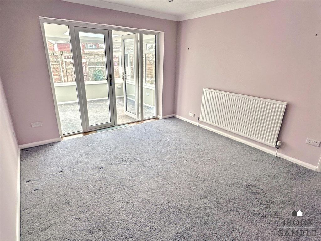 Property photo 2 of 13 01323 438506