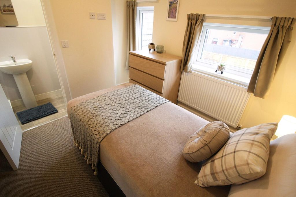 Property photo 3 of 7 Bedroom