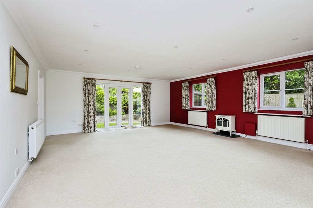 Property photo 2 of 26