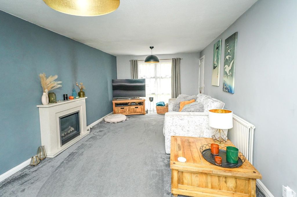 Property photo 2 of 23