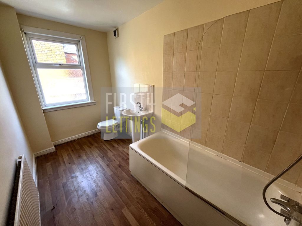 Property photo 3 of 9 Photo 1