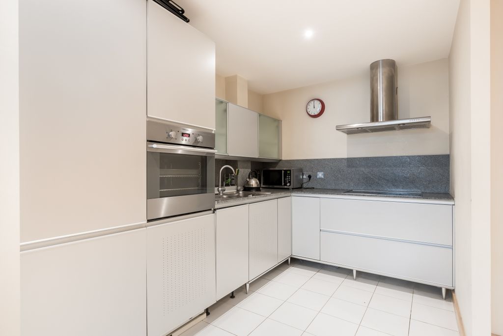 Property photo 3 of 9 Tea Trade Wharf 1...