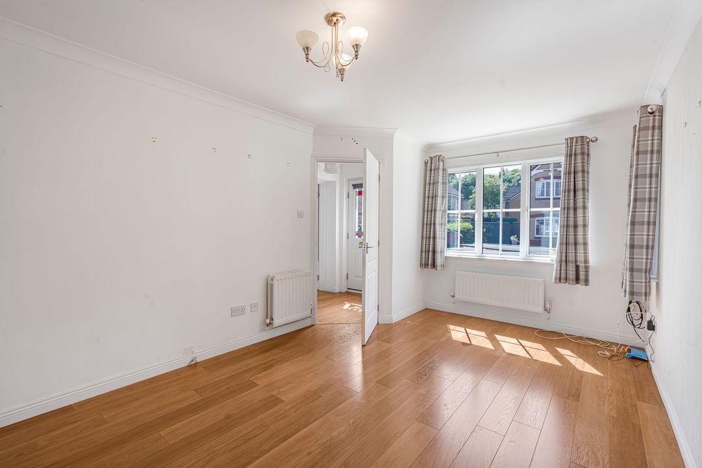 Property photo 2 of 32