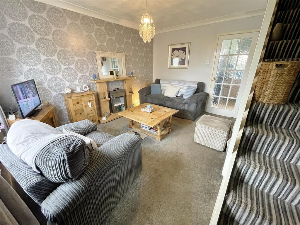 Property photo 2 of 22 Lounge