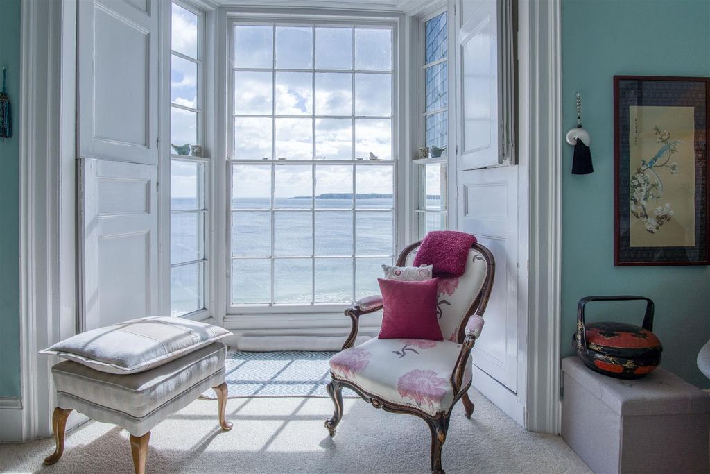 Property photo 3 of 69 Lounge