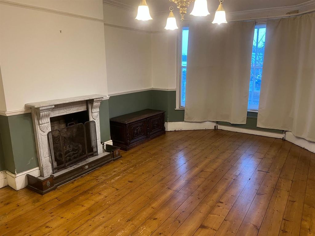 Property photo 3 of 11