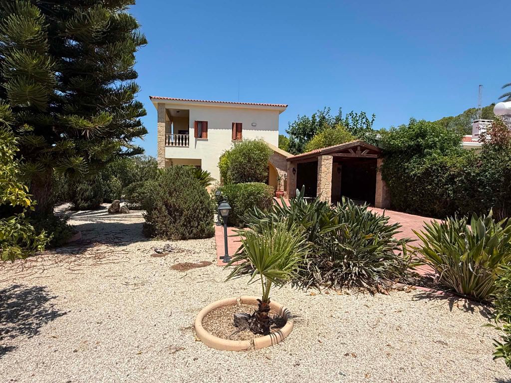 Property photo 2 of 33