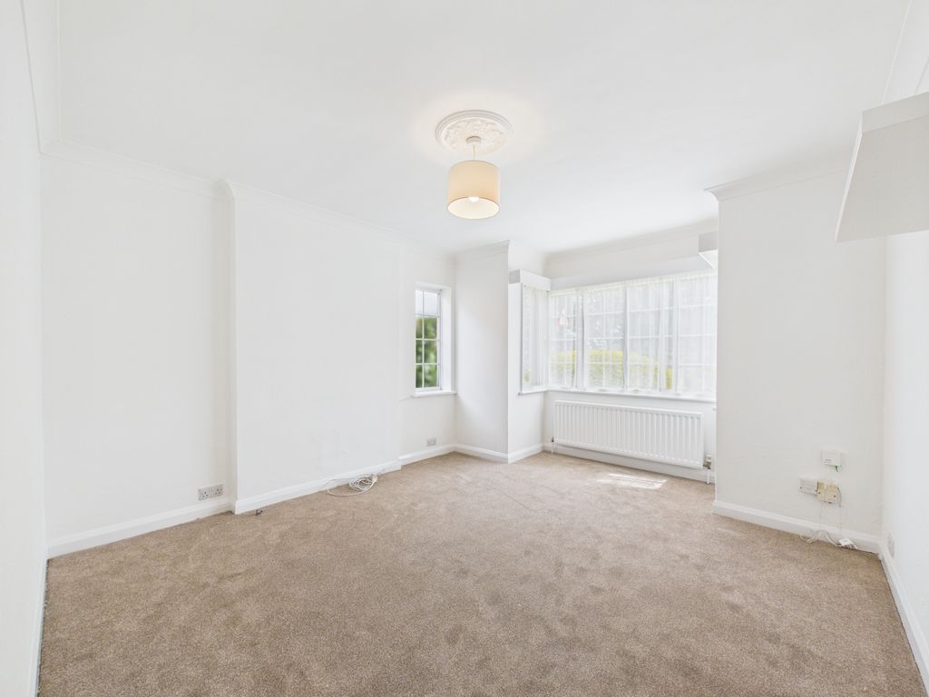 Property photo 2 of 6 Cam03519G0-Pr0542-Still004