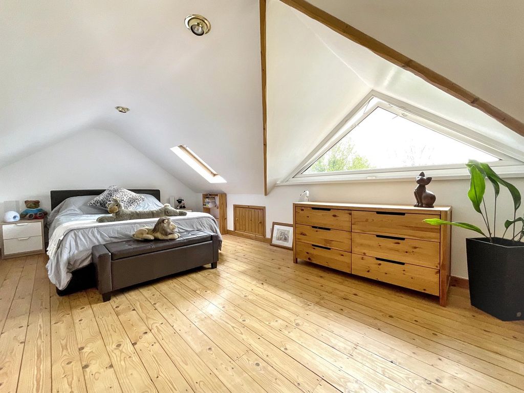 Property photo 2 of 24