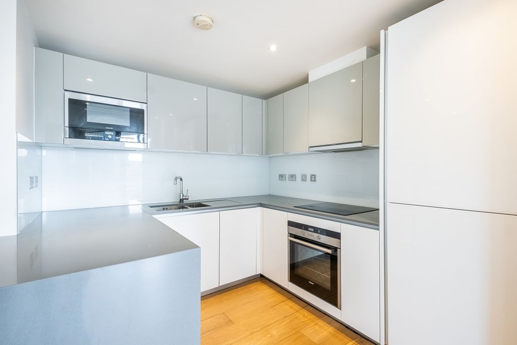 Property photo 2 of 12 Regents Wharf