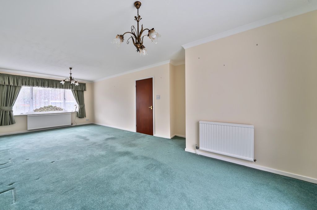 Property photo 2 of 21 Living Room