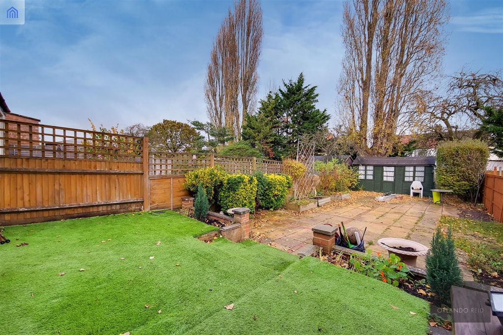 Property photo 2 of 21