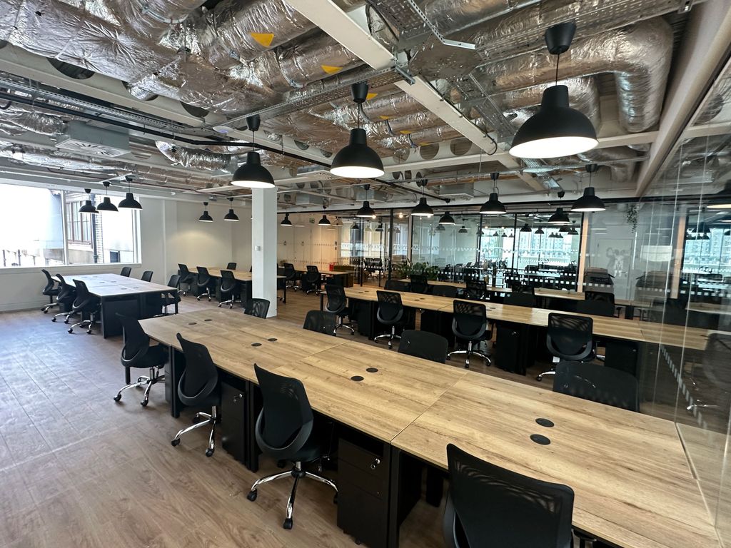 Property photo 1 of 7 Office