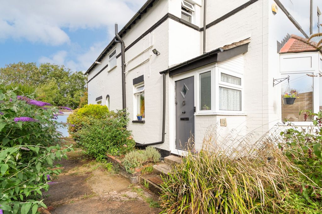 Property photo 2 of 32