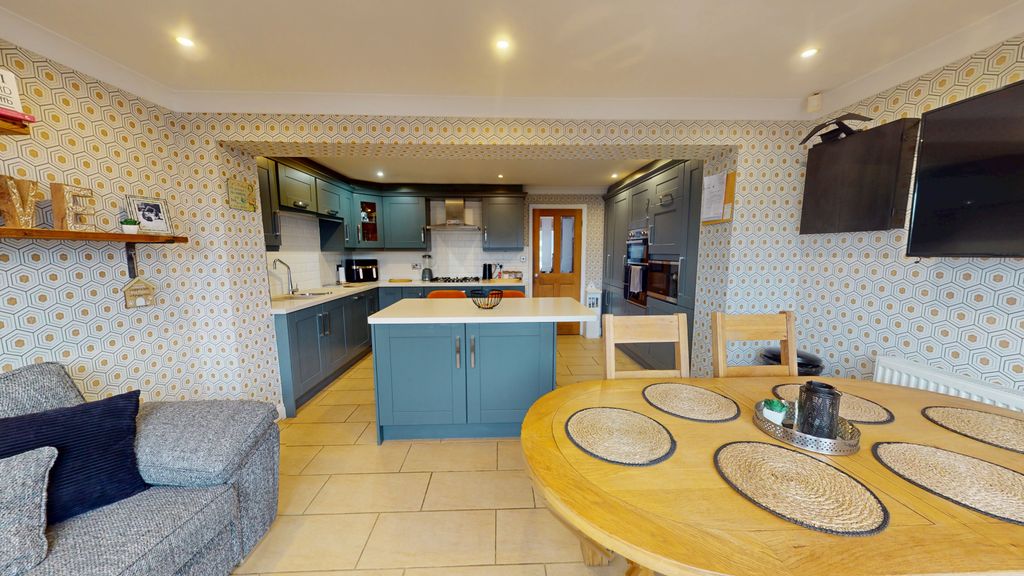 Property photo 2 of 22