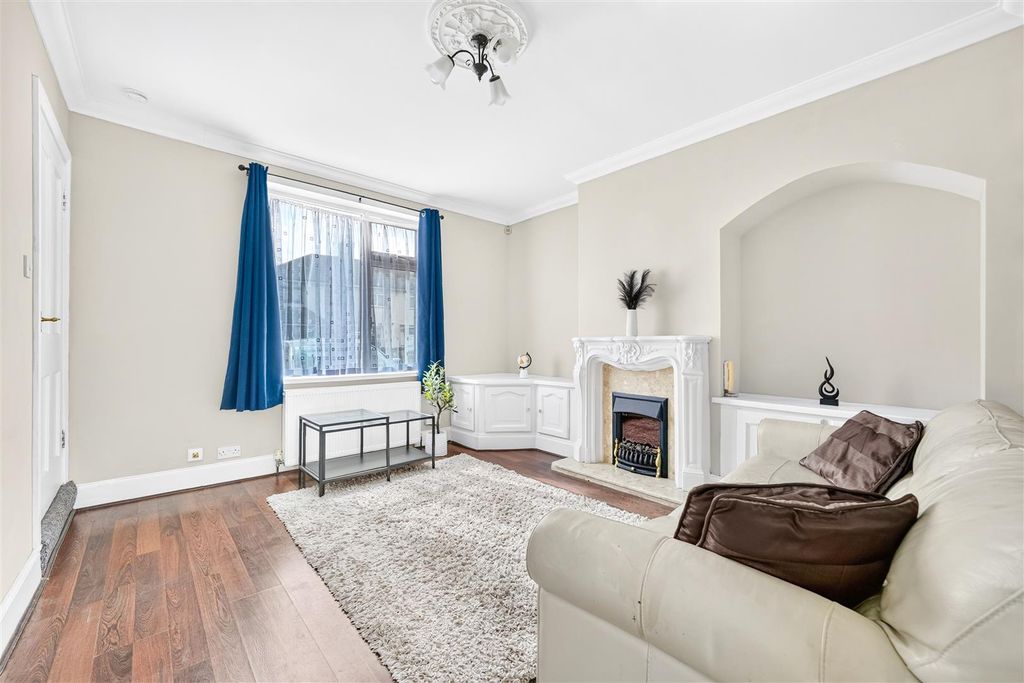 Property photo 2 of 17