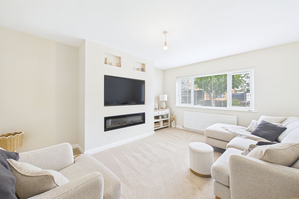 Property photo 3 of 11 Living Room