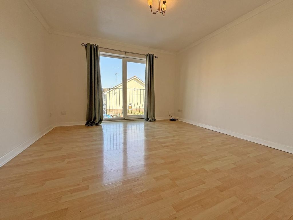 Property photo 3 of 11 Bramble Close 11 - Lounge.Jpg