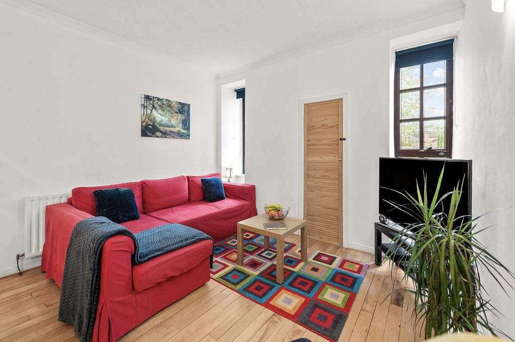 Property photo 2 of 12