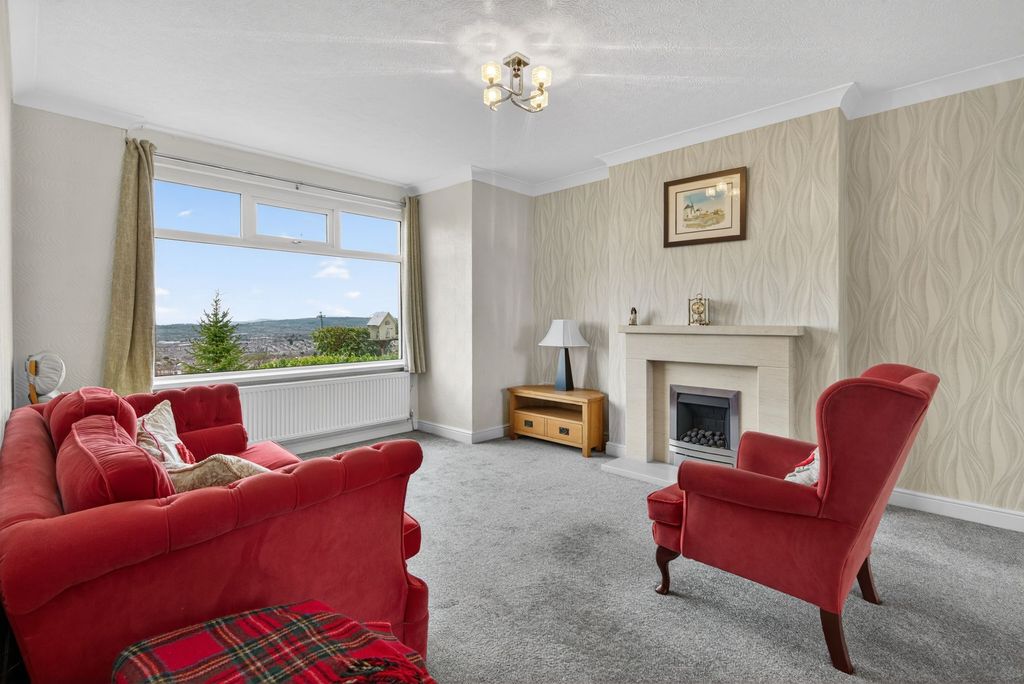 Property photo 3 of 27