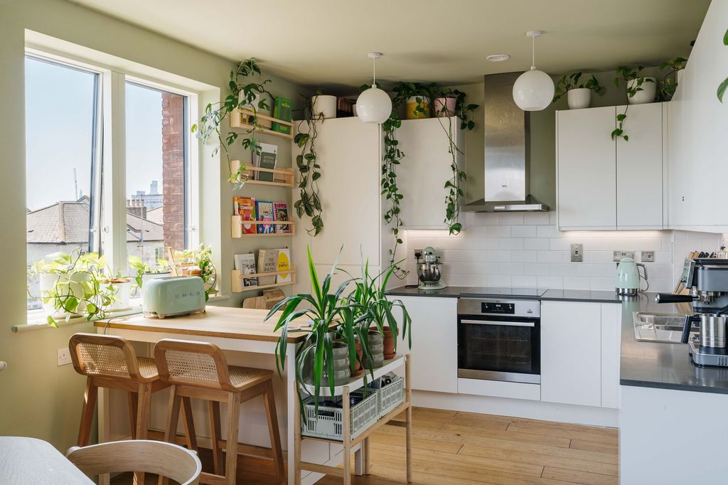 Property photo 1 of 27 Taylor Court, E9