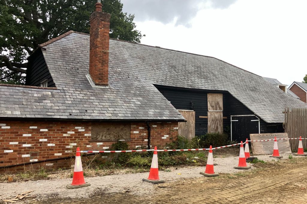 Property photo 1 of 19 Blandford Cottage South, Vale Croft Woods, Shoe Lane, Farnborough, Hampshire, Gu11 2He