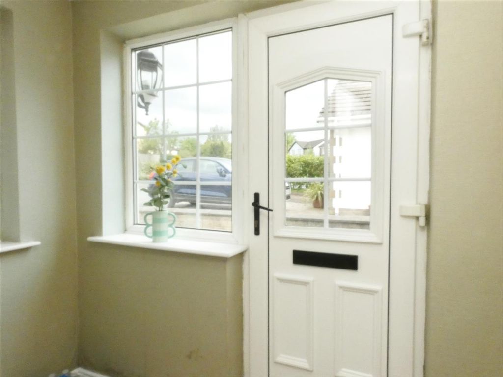 Property photo 3 of 21 Entrance Porch